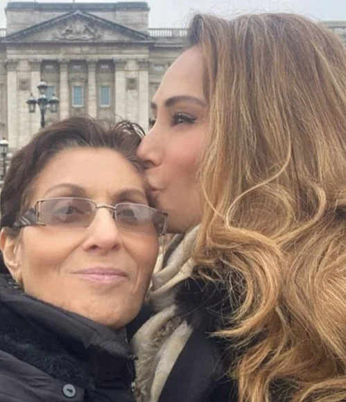 Iulia Vantur Wiki, Age (Salman Khan’s Girlfriend) Biography, Family, Facts 2 Iulia Vantur with her mother