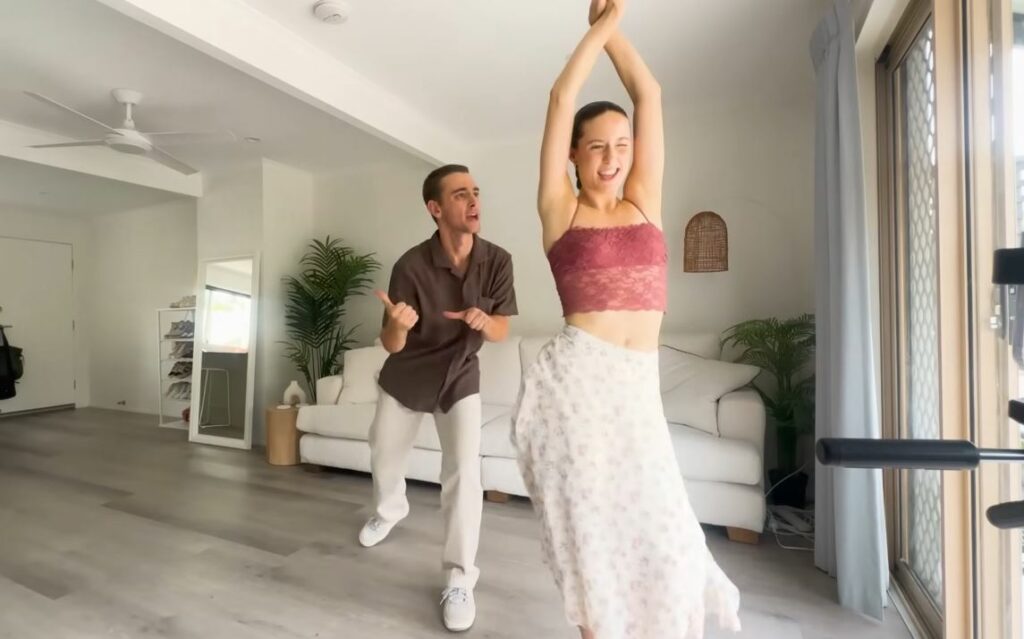 Jasmin and James Bio – Net Worth, Income, Age, and Life Story 1 Jasmin Arndt & James Ewens Fun Facts